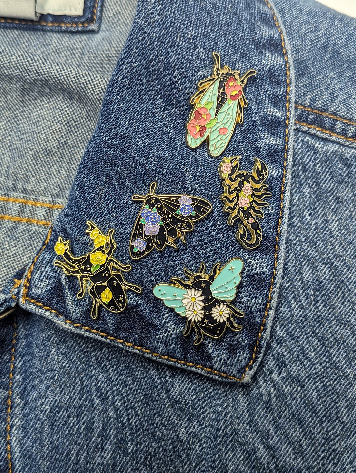 Daisy Bee Enamel Pin