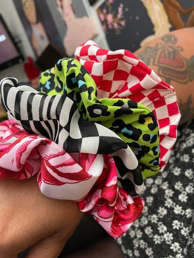 Fast Food Chic Fatties - red and white checkered scrunchie