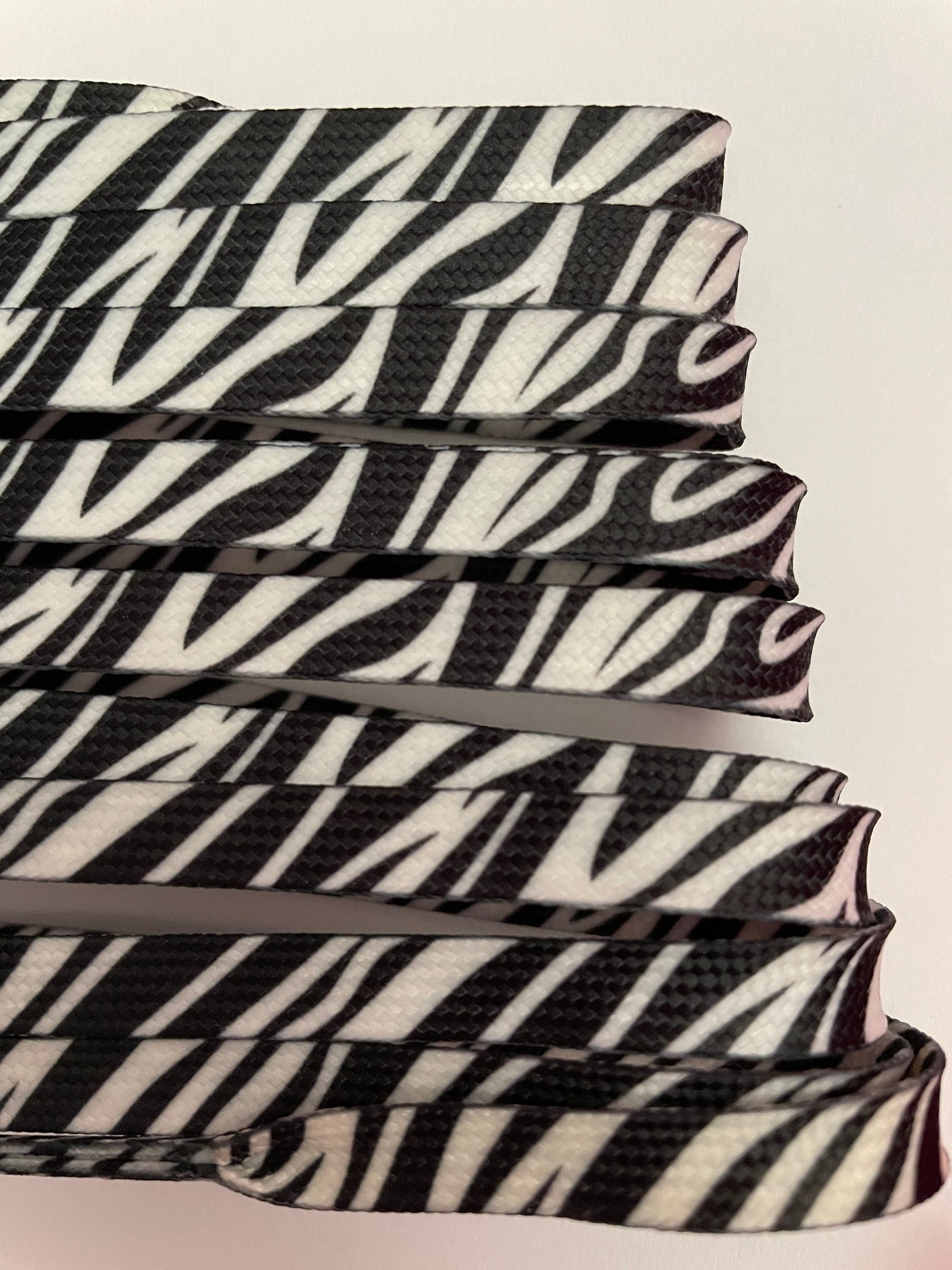 Zebra Stripe – 96 inch STYLE Waxed Roller Skate Laces (NARROW 6mm wide)